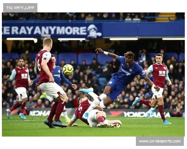 老将若日尼奥点射破门后指天，告慰去世恩师